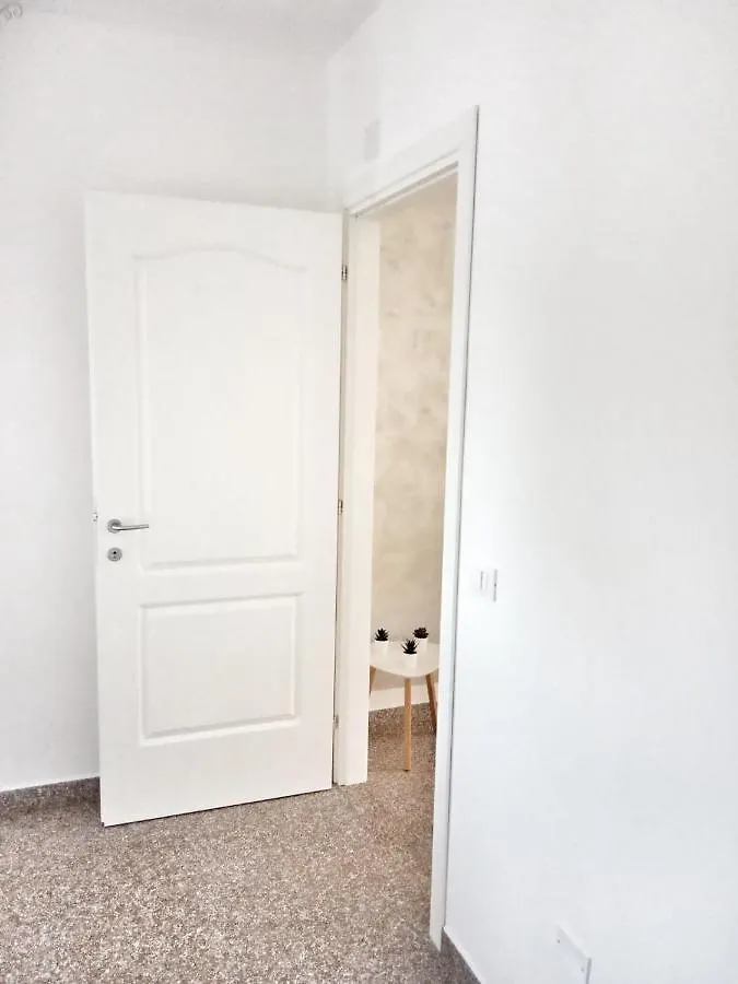 Red Tower Venice Apartment - 2 Mins From Vce Airport- Free Wifi Tessera 0*,  Italië