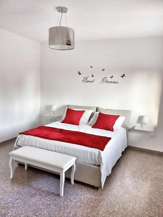 Red Tower Venice Apartment - 2 Mins From Vce Airport- Free Wifi Tessera